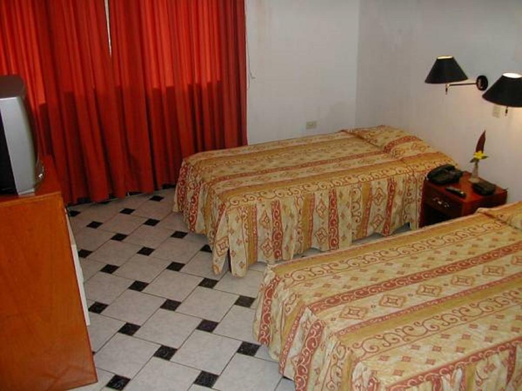 Hotel Don Carlos ปูแอร์โต มัลโดนาโด ภายนอก รูปภาพ